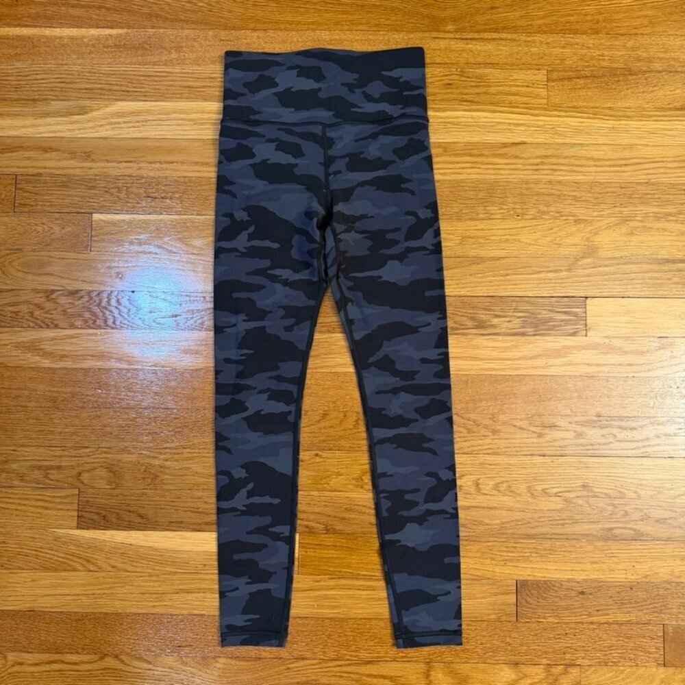 Athleta Elation 7/8 Tight Leggings in Dark/Black Camo - Size XST (Tall)